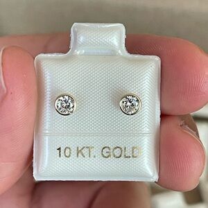 10k Solid Gold Stud Earringsβ¨